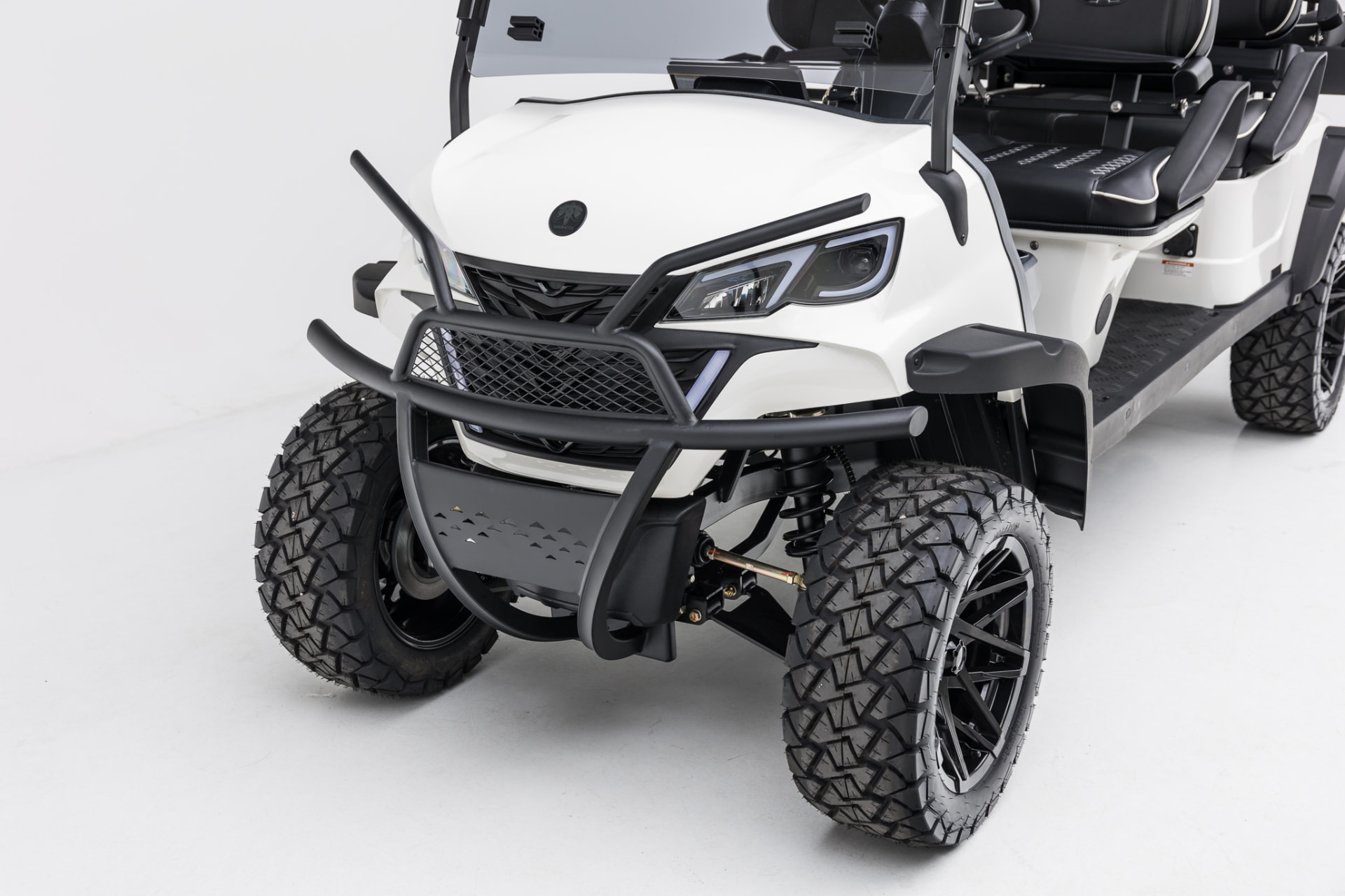 Riviera FR6 front bull bar, LED headlight and independent suspension detail